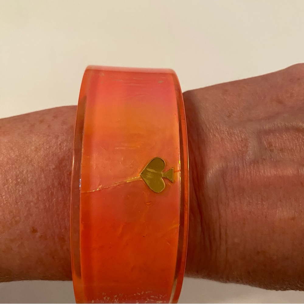 KATE SPADE BRACELET BANGLE ORANGE CLEAR LUCITE GOLD SPADE ONE SIZE OS SLIP ON - Picture 2 of 9